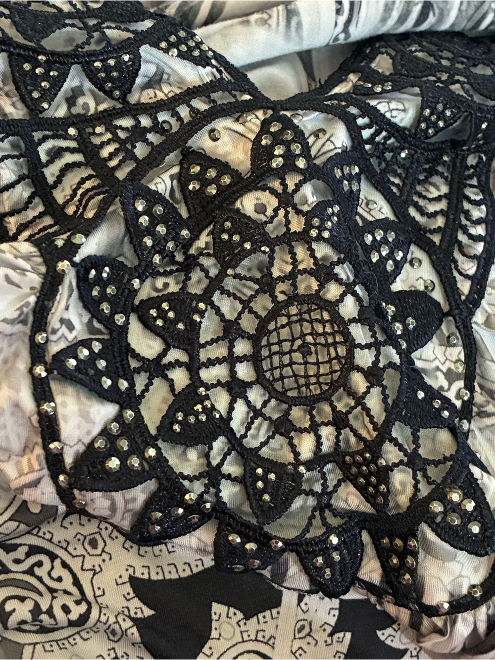 World Unity Woman Embellished Paisley Tunic Top Gray Black Short Sleeve 1X - Picture 4 of 6